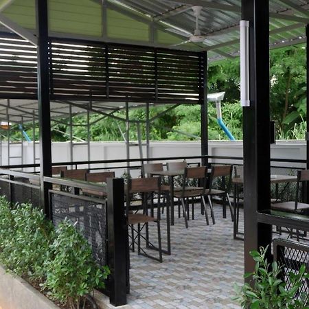 Hotel Sangthong Building Landkreis Landkreis Mae Chaem Exterior foto